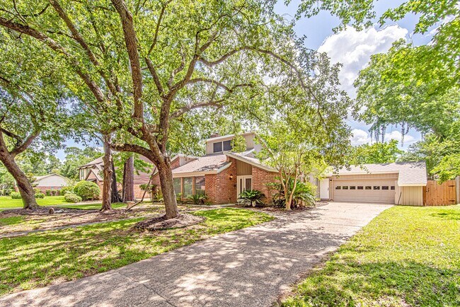 Building Photo - 3406 Forest Village Dr