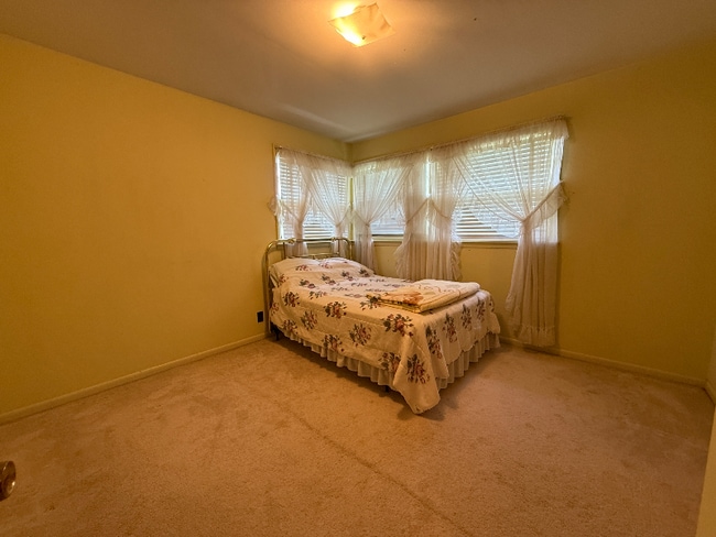 Building Photo - 490 Sunliner Dr