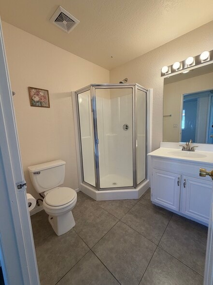 Building Photo - 13522 Glenoaks Blvd