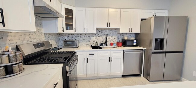 Building Photo - 11-13-13 Wallis Ave