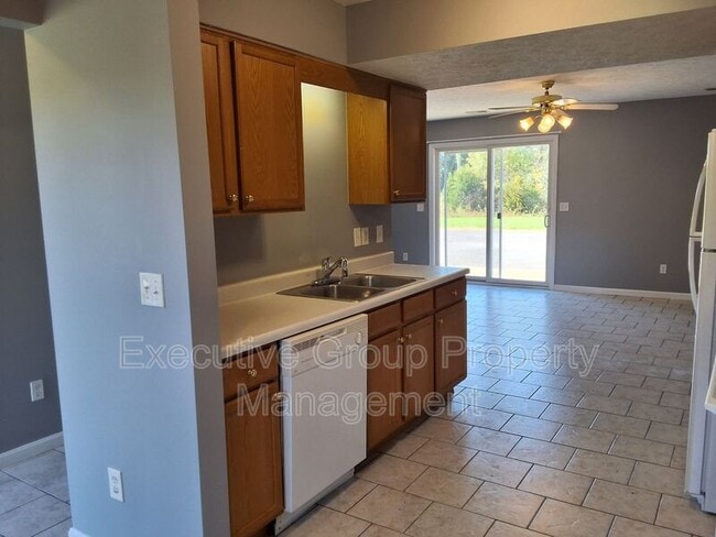 Building Photo - 145 Pointers Ct