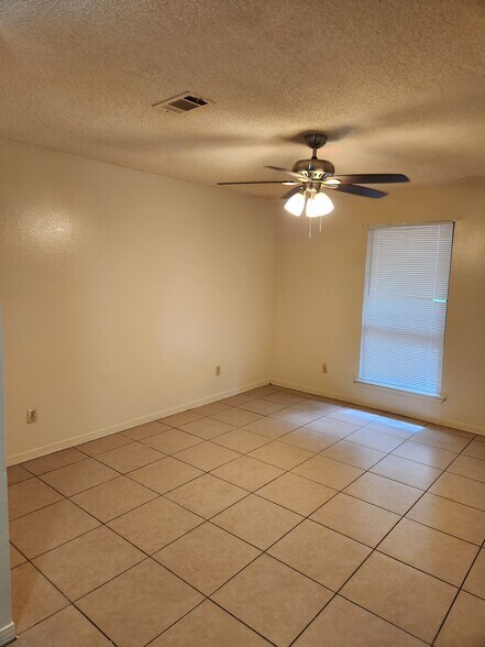 Primary bedroom - 8349 Country Walk Dr