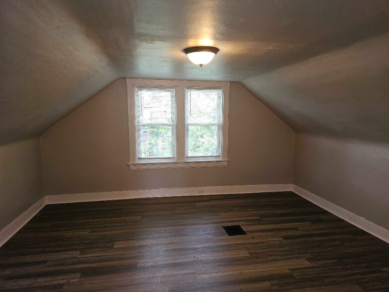 Building Photo - 1560 Dixmont Ave