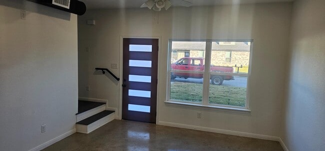 Building Photo - 211 E Lyndale Dr