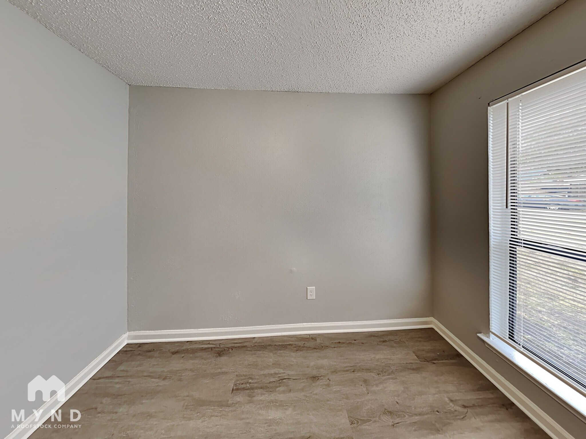 Building Photo - 1203 Thannisch Ct