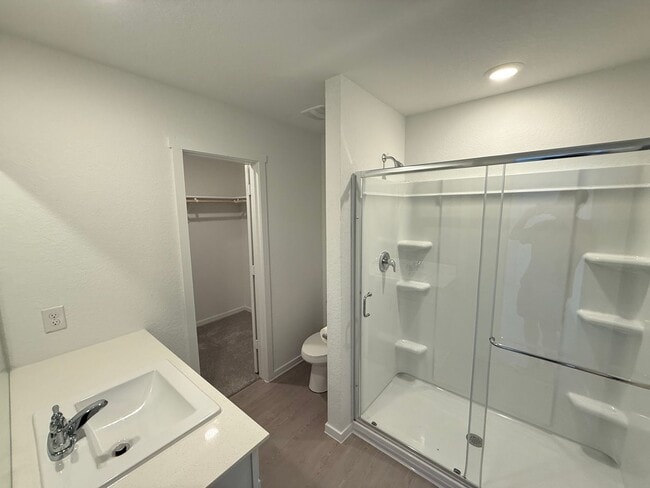 Building Photo - Brand New 4bd/2ba in Prime Location