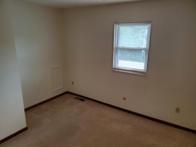 Building Photo - 2790 Mt Holyoke Rd