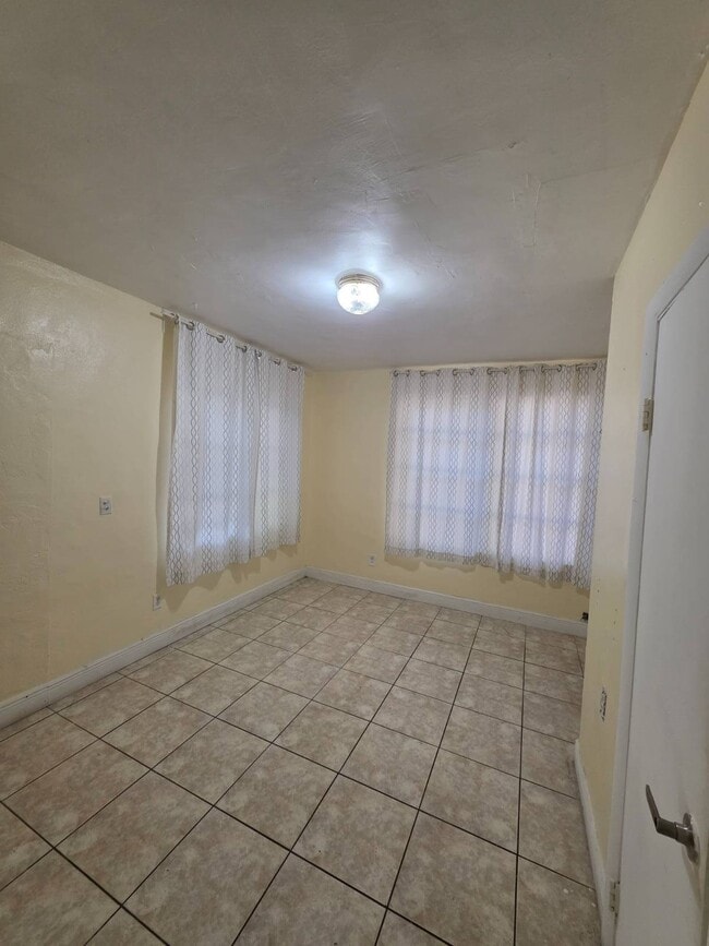 Building Photo - 655 SW 19th Rd