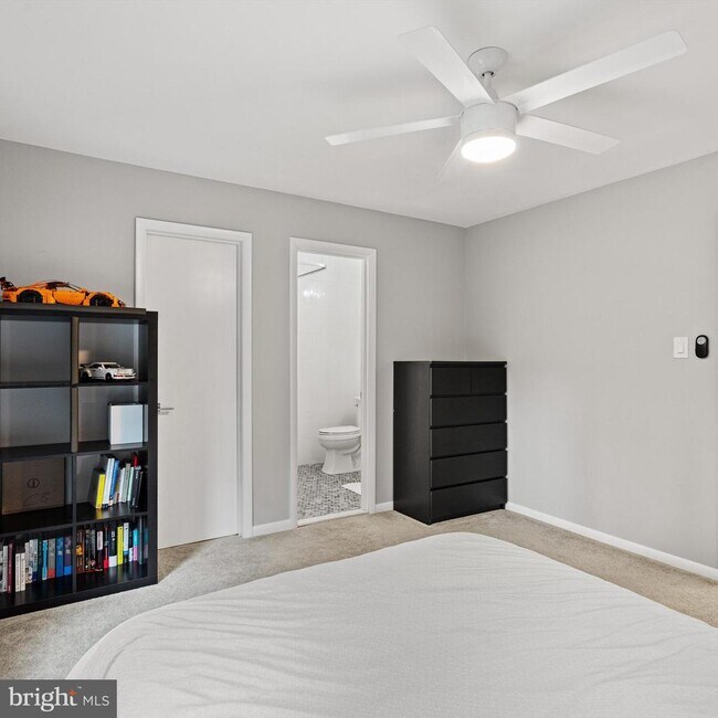 Building Photo - 3704 Oak Hill Way