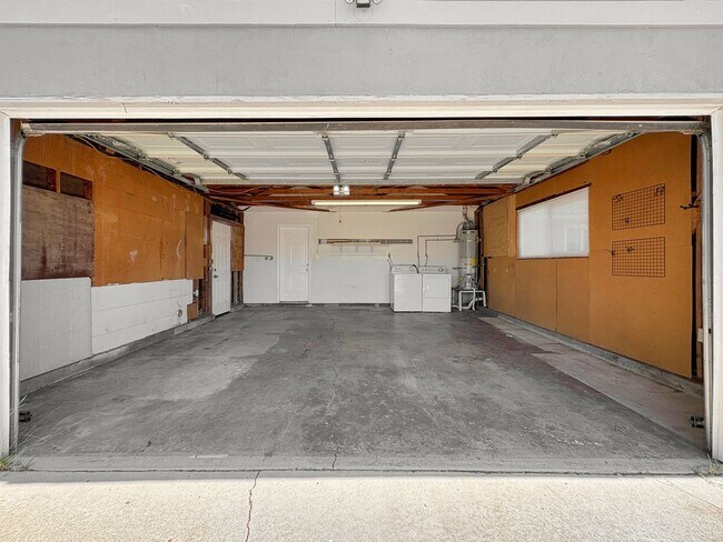 Building Photo - SD: Spacious 3BD/2BA Home in Oceanside with Large Backyard, In-Unit Laundry & Attached Garage