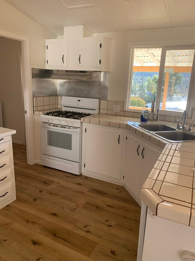 Building Photo - 523 Piute St