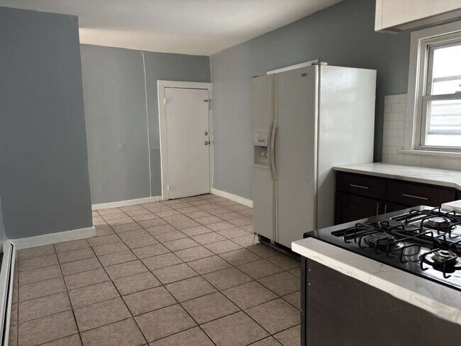 Building Photo - 76 Godwin Ave