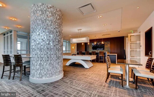 Building Photo - 100 Harborview Dr