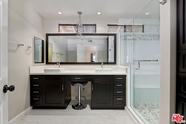 Building Photo - 10754 Garland Dr