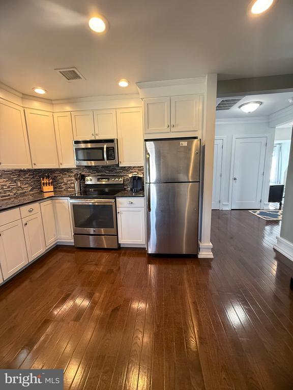 Building Photo - 815 Fayette St