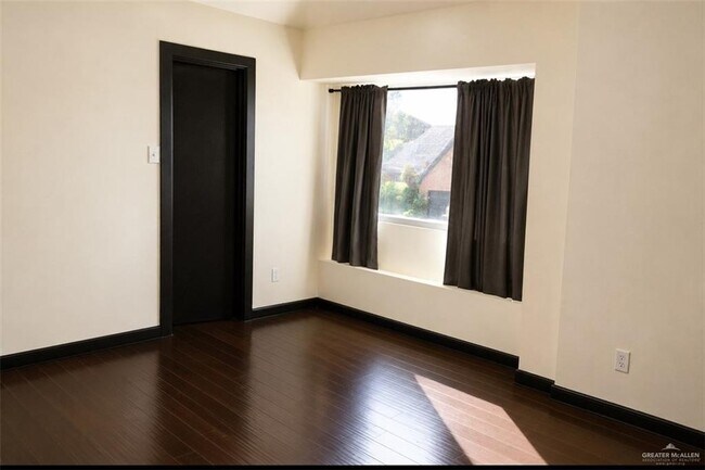 Building Photo - 310 Rio Grande Dr