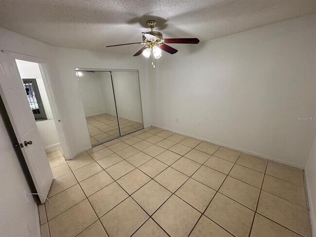 Building Photo - 433 Fountainhead Cir