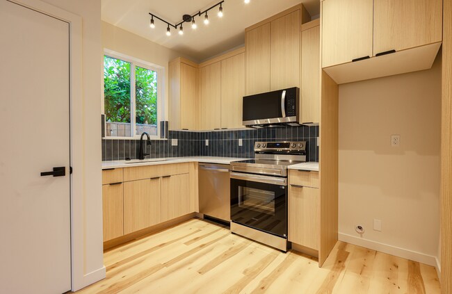 Building Photo - 4270 NE Going St