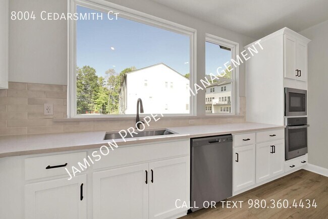 Building Photo - 8004 Cedarsmith Ct