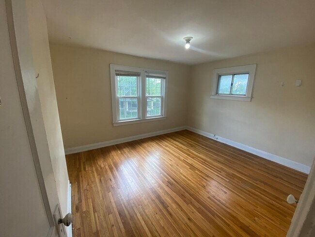 Building Photo - 232 E Longview Ave