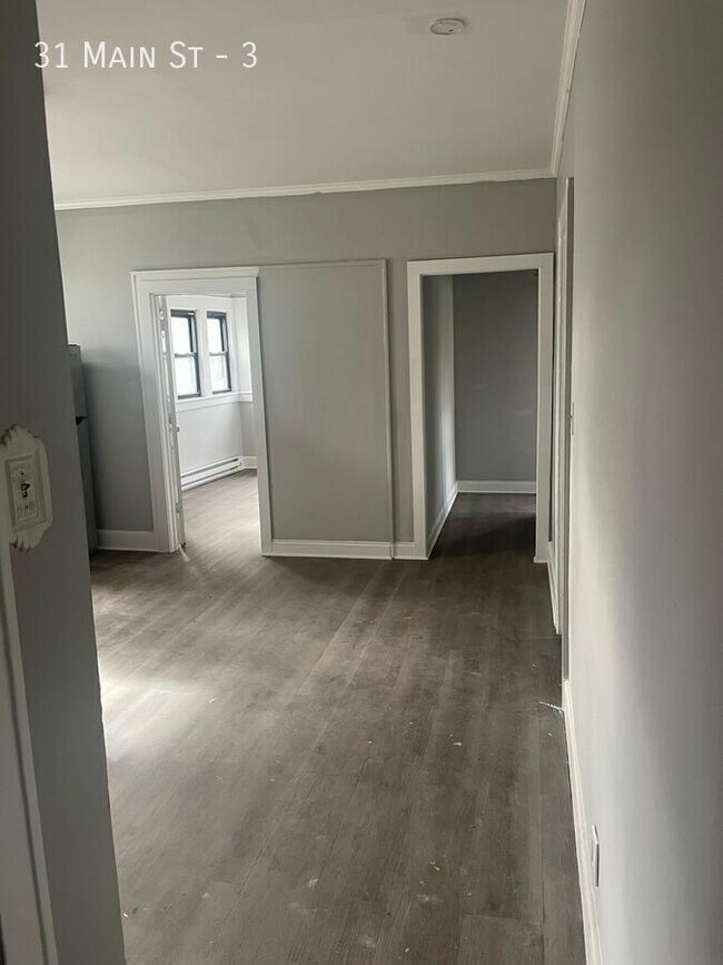 Primary Photo - 31 Main St