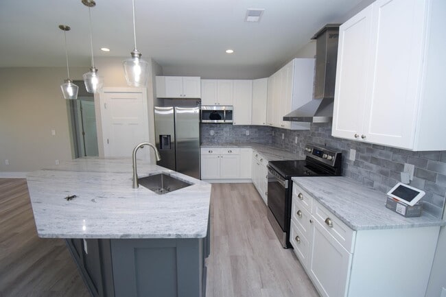 Building Photo - 729 Churchill Downs Dr