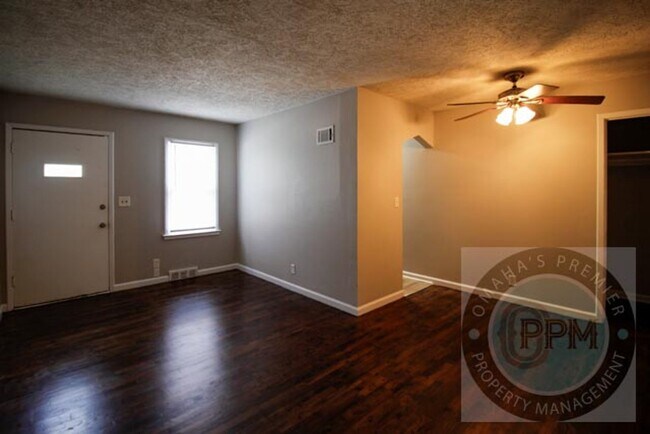 Building Photo - 2119 Monroe St