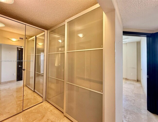 Building Photo - 6422 Collins Ave