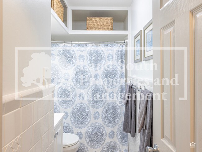 Building Photo - 327 Easton Dr