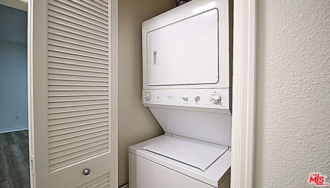 Building Photo - 629 Traction Ave