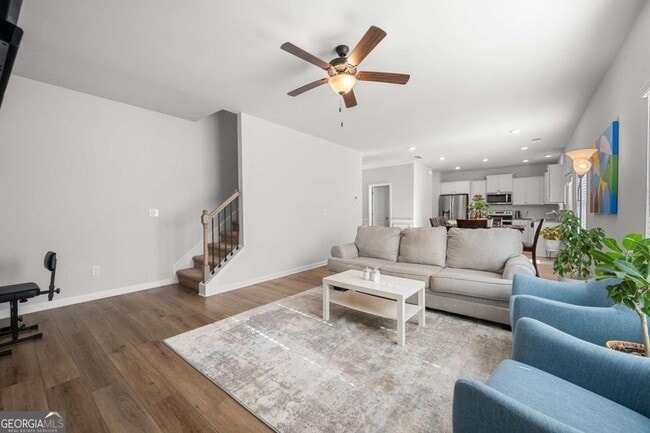 Building Photo - 925 Lakehaven Ln