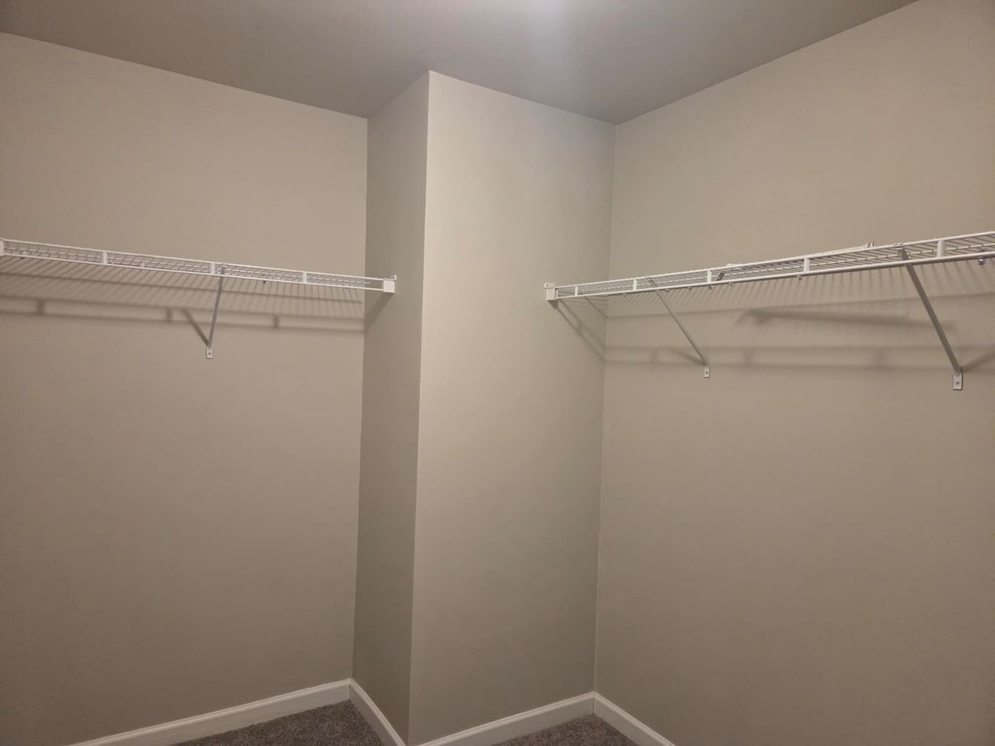 Building Photo - 302 Cashes Dr