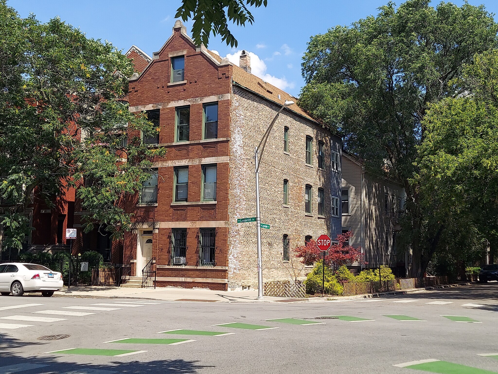 Building Photo - 2301 N Leavitt St