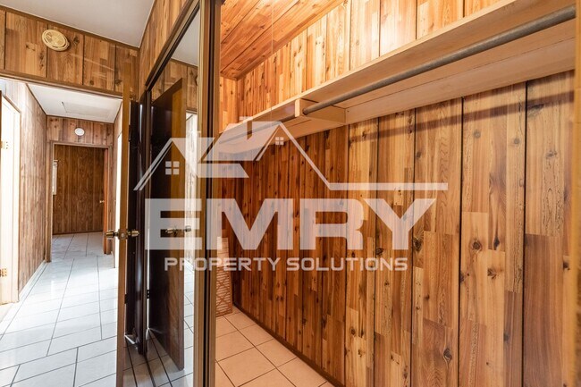 Building Photo - 6221 Fishburn Ave