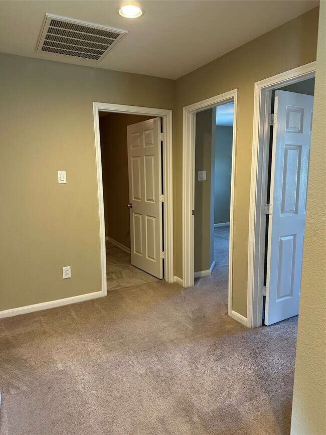 Building Photo - 2606 Riverhollow Ln