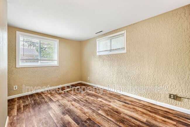 Building Photo - 403 Elmwood Dr