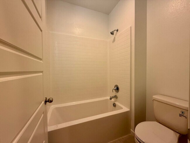 Building Photo - 4 BED 3.5 BATH 2 CAR GARAGE HOME w/ LOFT, ...