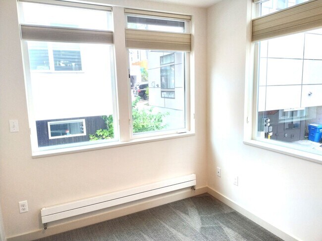 Building Photo - 3bd/2.5ba Seattle Townhome