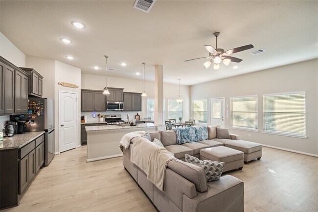 Building Photo - 18203 Samie Nell Ct