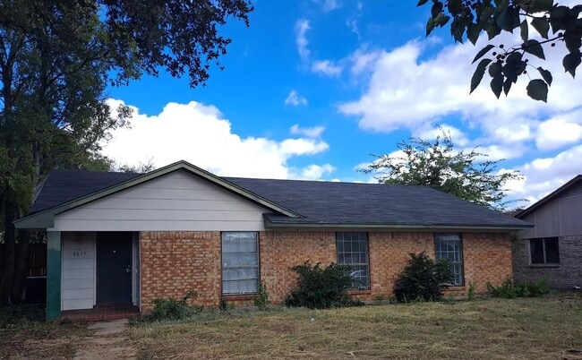 Primary Photo - Amazing 3/2 with Garage Conversion Ready For Move In