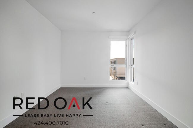 Building Photo - 1168 S Barrington Ave