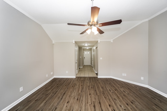 Building Photo - 4188 Ravenwood Dr N