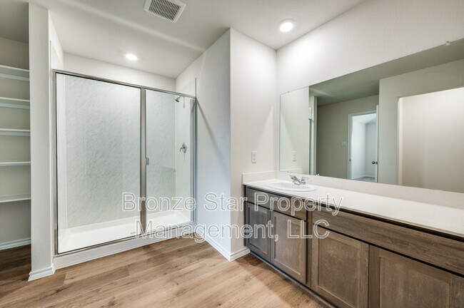 Building Photo - 3924 Jade Dr