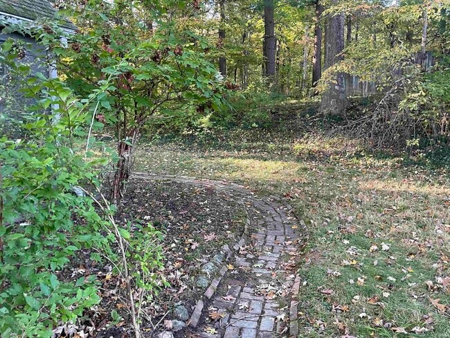 Building Photo - 2625 S Smith Rd