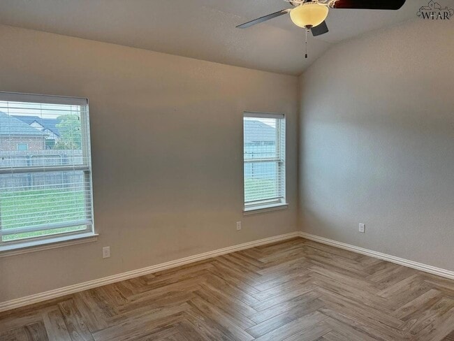 Building Photo - 301 Mariners Wy