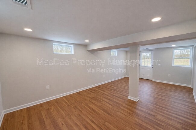 Building Photo - 13428 Ladysmith Rd