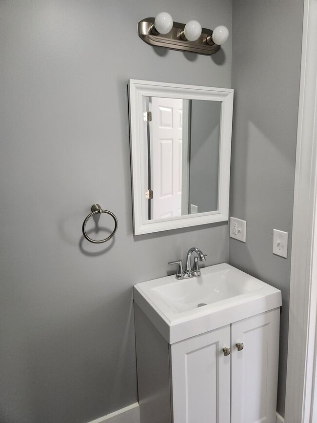 Building Photo - Full renovation 2024 - New 2 bedroom unit !