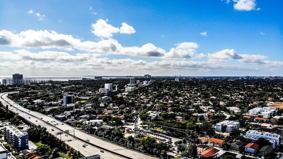 Building Photo - 1010 SW 2nd Ave