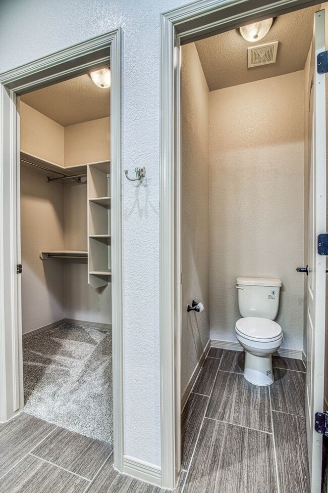 Building Photo - Beautiful 3 bed-2 baths with Casa Club/Gym...