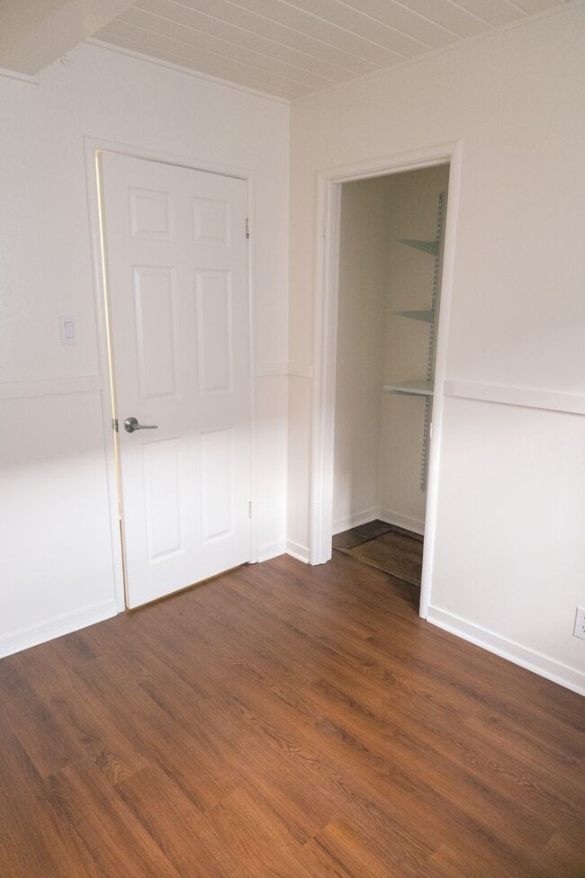 Building Photo - Menlo Park 3BR Home Near Meta, Dumbarton Bridge & Stanford – Large Yard + W/D